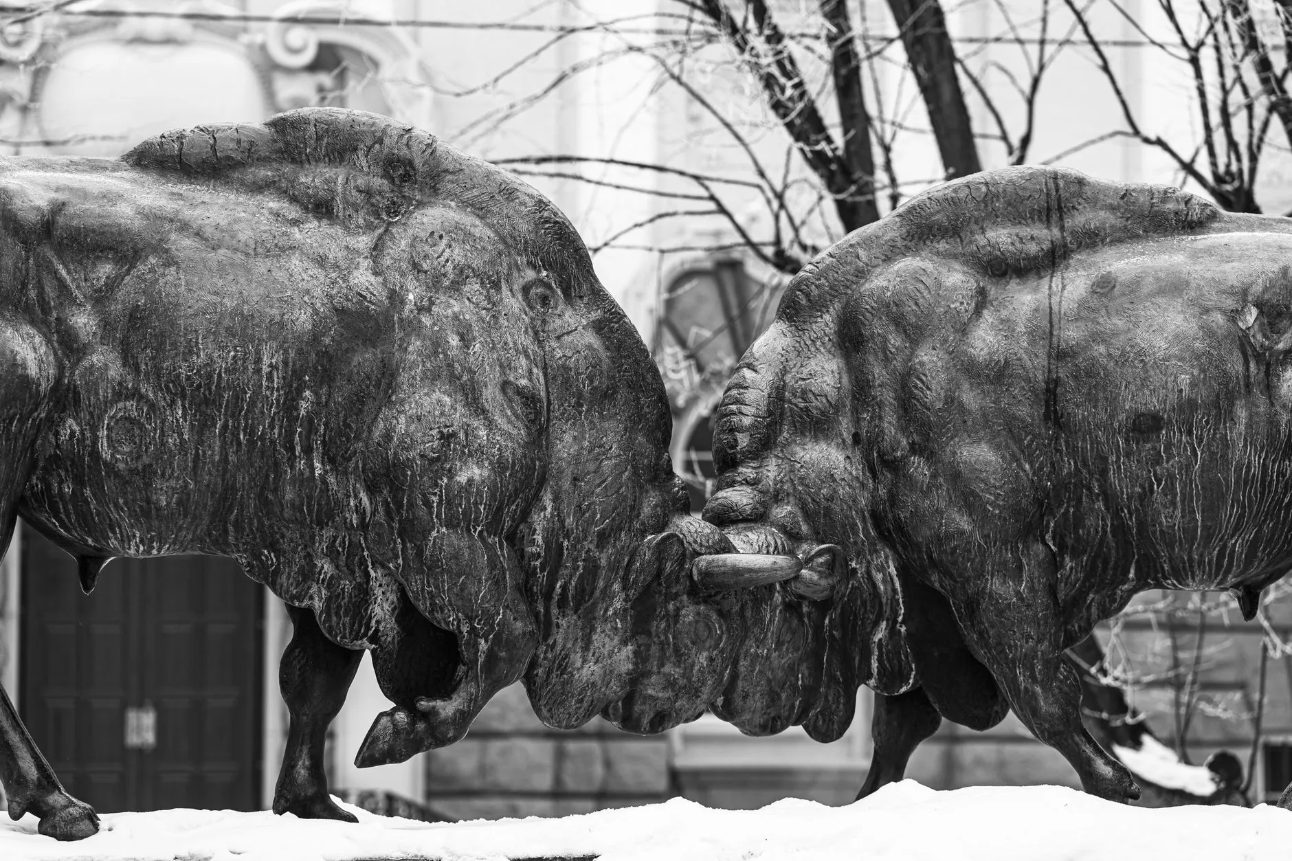 A bull and bear statue, representing the sentiment inputs of the Fear and Greed Index.