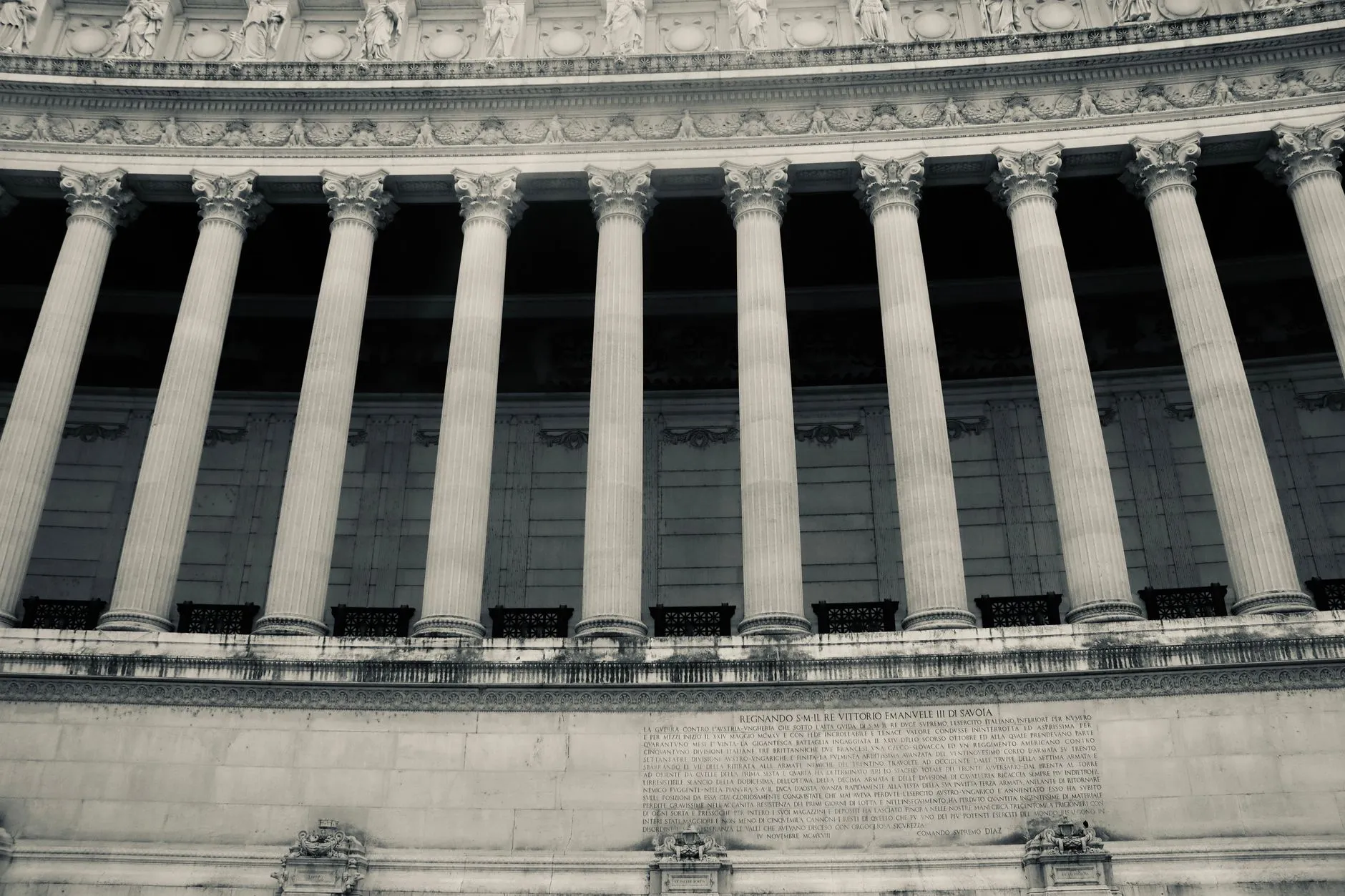 A government building with columns, representing stalled crypto legislation in Washington.